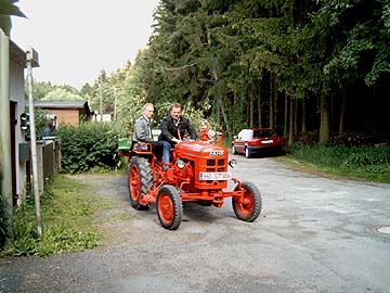 Der Traktor ist der älteste (50 Jahre)