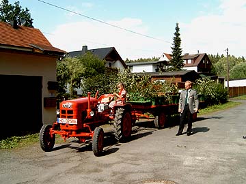 Festlich geschmückter Oldtimer